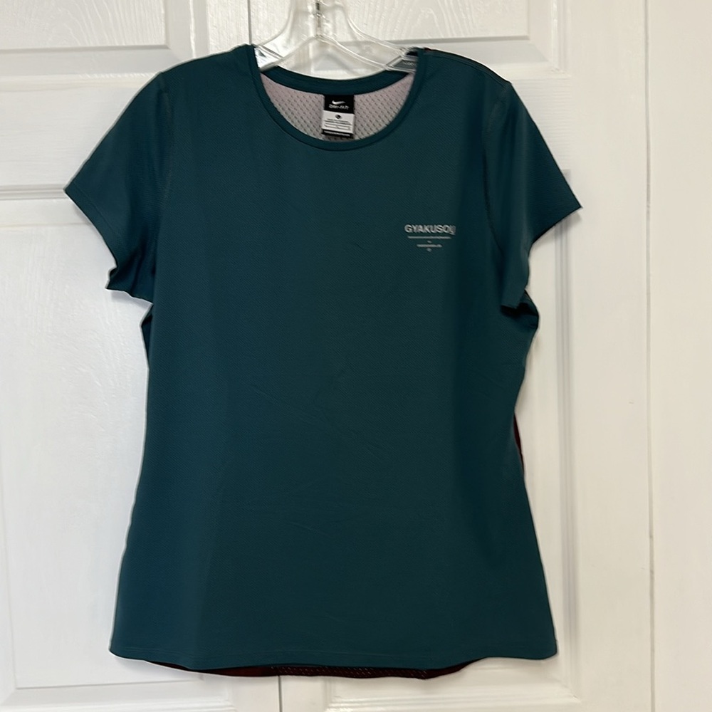 NWOT Nike Top